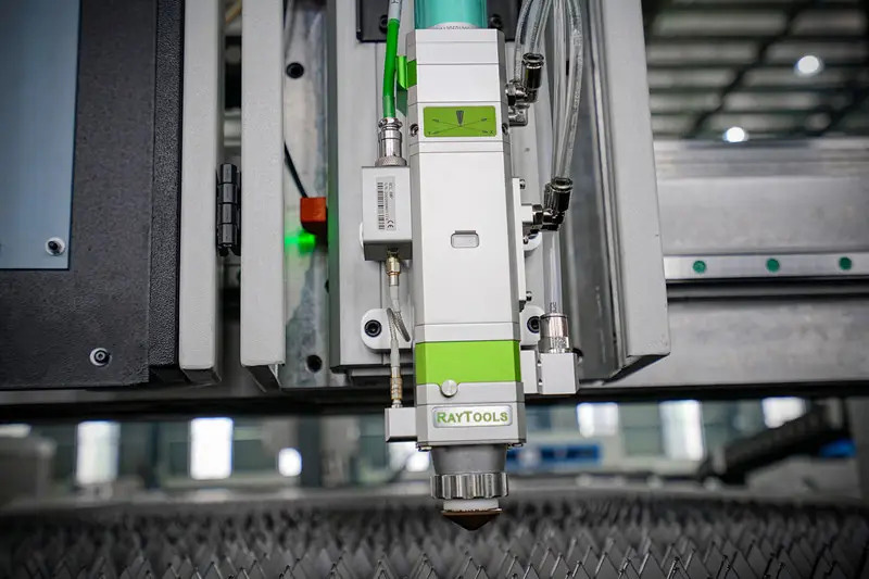 2kw fiber laser cutting machine